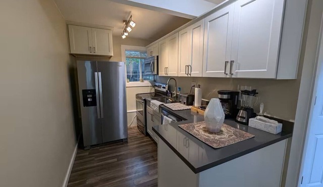 Charming 2-bedroom house with WiFi, AC in adorable Bothell