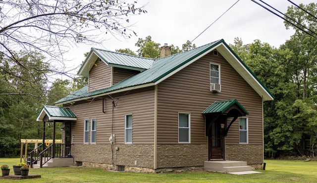 Charming 2-bedroom house in rural Sigel Pa close to state parks