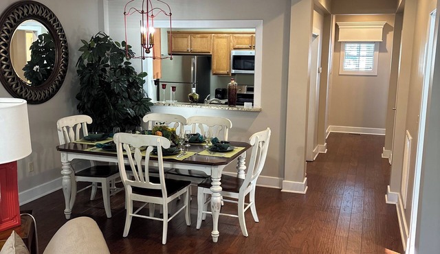 Charming 2-bedroom condo in superb Williamsburg with WiFi, fitness room