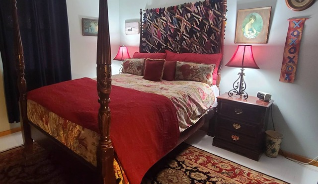 Charming 2-bedroom Vintage 1921 Cottage w/Mountain Views in lovely Heber City!