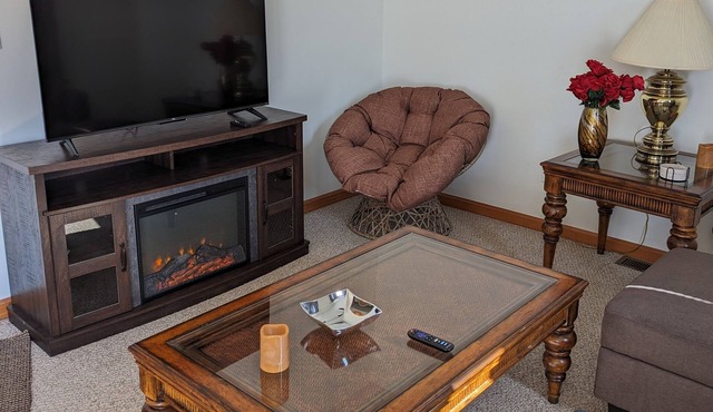Charming 3-bedroom building in Harborcreek with WiFi, AC. Private and quiet