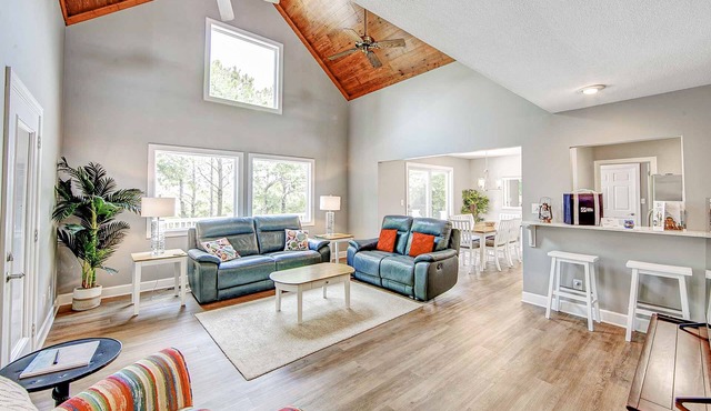 Charming 3BR home in Frisco with Wifi, Full Kitchen and Private Hot Tub