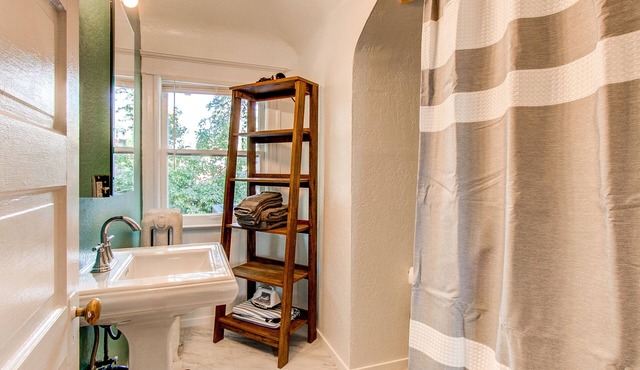 Charming Carriage House in Capital Hill