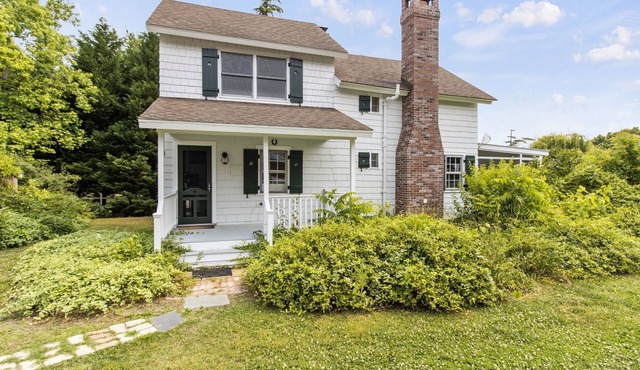 Charming Cottage on Bolingbroke Creek