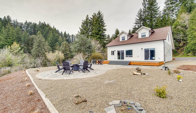 Charming Florence Home w/Fire Pit & River Views!