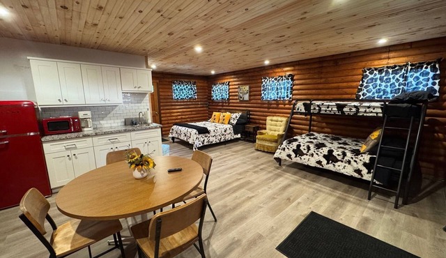 Charming log cabin on a quiet back road to get away from it all and enjoy nature