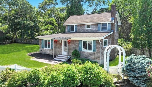 Charming Mattituck Retreat Near the Bay with Modern Updates
