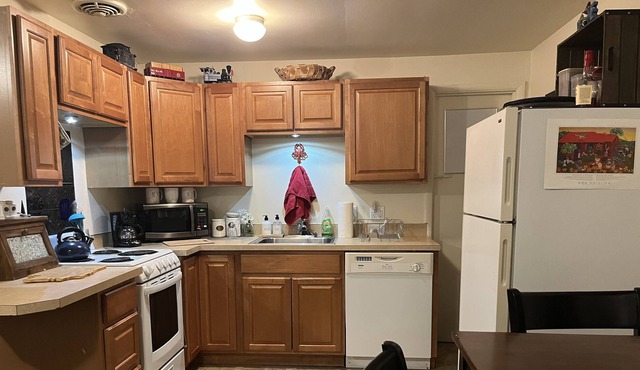 Charming, quiet, duplex apartment in Everett