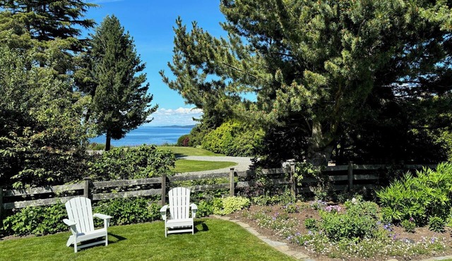 Charming Samish Island Garden Home Retreat for Spring & Summer Getaways