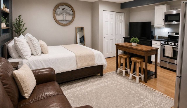Charming studio in Des Moines perfect for a relaxing getaway