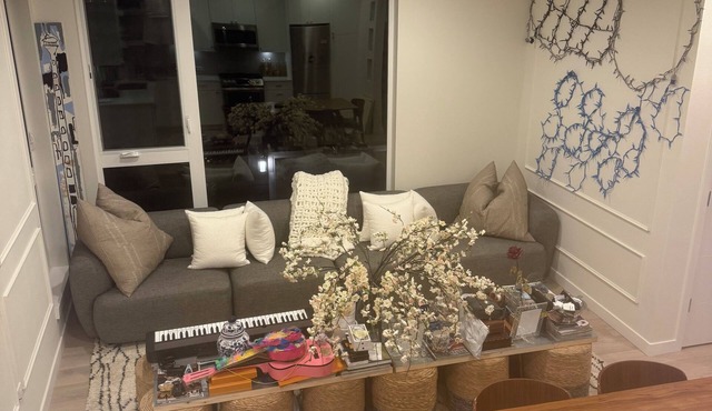Charming townhome in serene Seattle perfect for your getaway and World Cup games