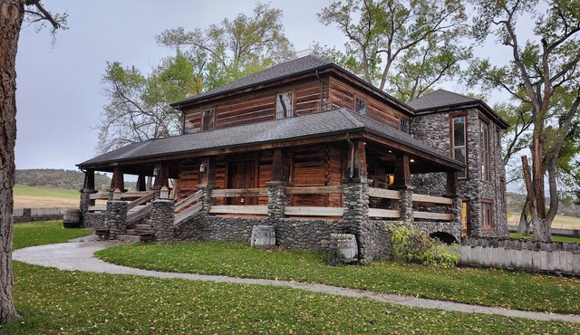 Charming unique 2-bdrm farmhouse in Mesa with WiFi, close to Powderhorn Ski Area