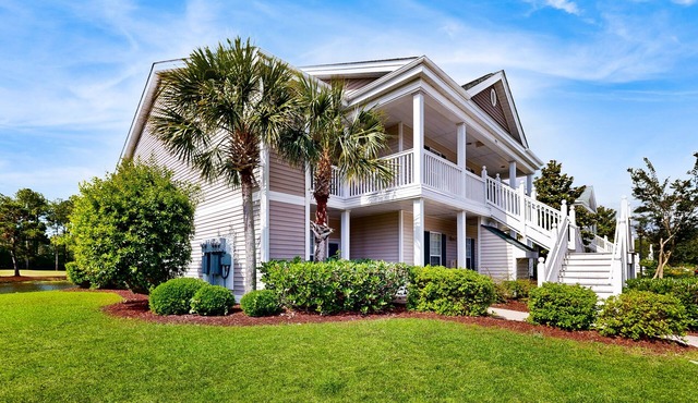 Chasing Sunsets: Waterfront condo with pool, tennis, bikes & lagoon/golf views - near the beach