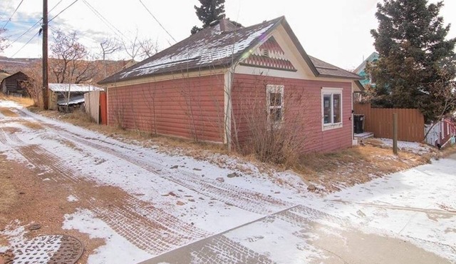 Cheerful, Residential 2 Bedroom Mountain Home