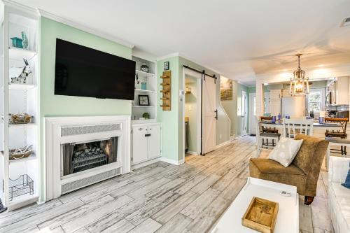 Chic Murrells Inlet Getaway ~ 2 Mi to Marsh Walk!