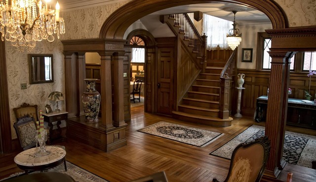 Circular Manor Bed and Breakfast