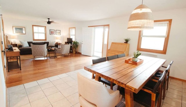 Classic Duck Cottage – Heated Pool + Walk to Beach