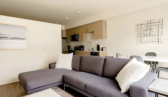 Clean+Modern 1BR in Redmond 4 | FastWifi | Gym