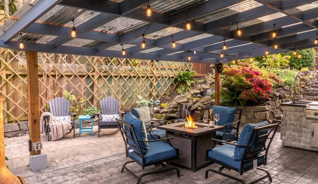 College Hill Hideaway | Near UO, Fire Table