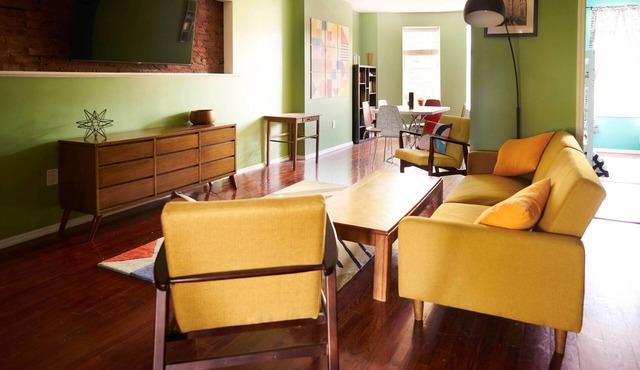 Colorful Sunny family friendly Apartment