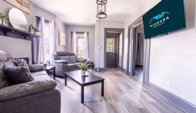 Comfortable 6BR 2Bath in the heart of Niagara Fall