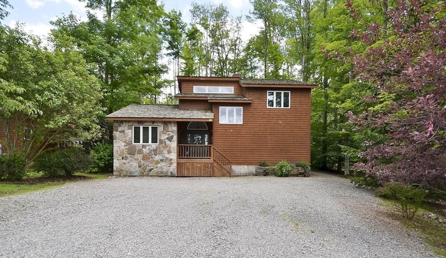 Comfortable mountain home is a short walk to the Timberline Trails!