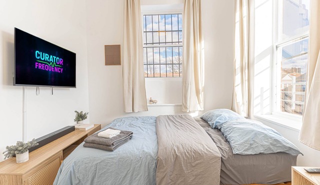 Comfy 2B Near LGA & Subway with Washer/Dryer