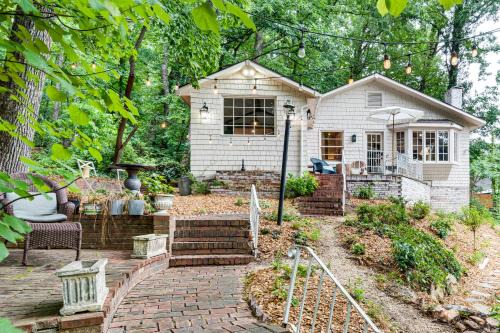 Comfy Cottage Charmer w/Patio Garden in Tryon
