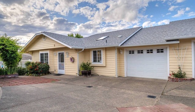 Comfy/Cozy/Cheery/No Steps/EV Car Charger Garage