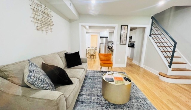 Contemporary 4BDR House @ Popular H St Corridor