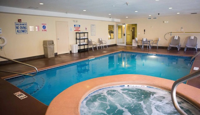 Convenient Queen Suite Near Chattanooga Attractions with Free Breakfast