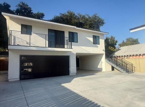 Conveniently Located Near JPL Rose Bowl and Freeway