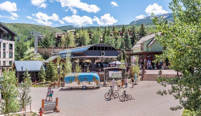 Corner Unit Ski-in/out residence is just steps from the Lifts!