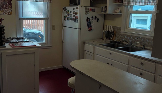 Cottage cozy 3bdrm, 1.5 baths in soothing Faribault nestled on the East side.