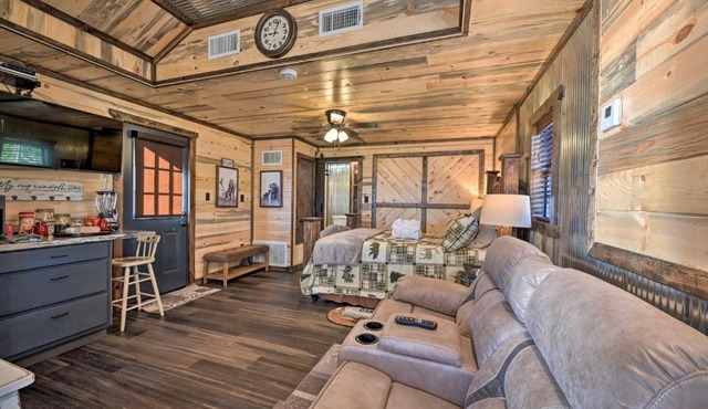 Couples Retreat Woodsy Broken Bow Studio!