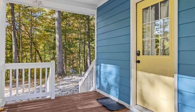 Cozy 1BR Cottage w Firepit Close to Downtown