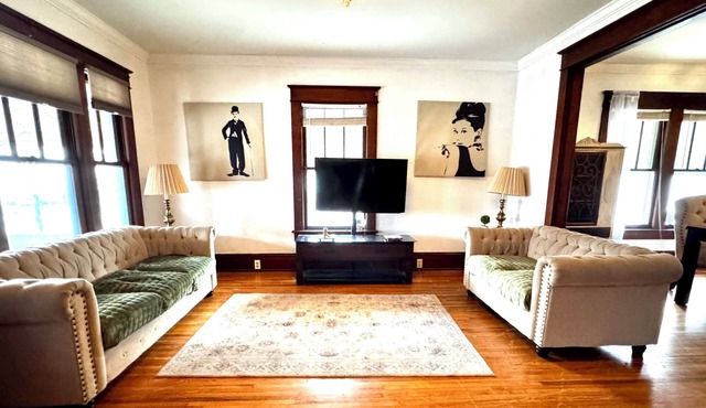 Cozy 3-bedroom duplex house in Covington near downtown.