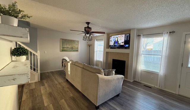 Cozy 3-bedroom house in peaceful Colorado Springs with WiFi, AC