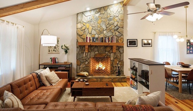 cozy and modern chalet in nature, outside hot tub!