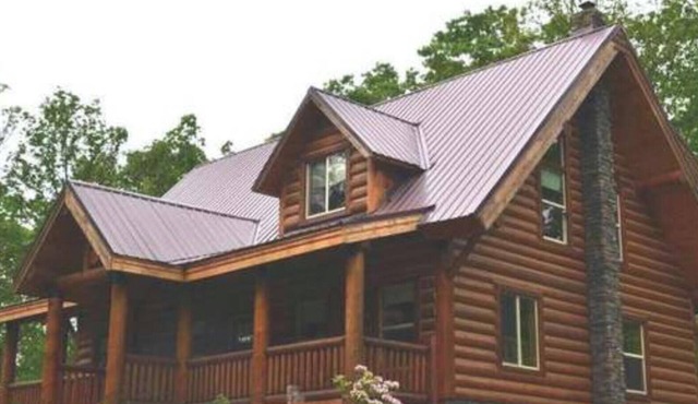 Cozy and Private Log Cabin!