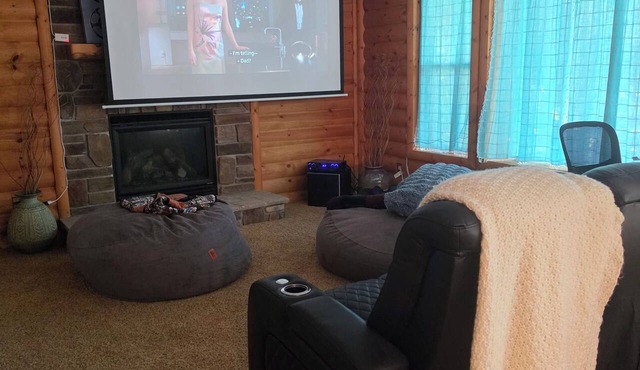Cozy basement apartment, lake view, big movie screen, doggos okay