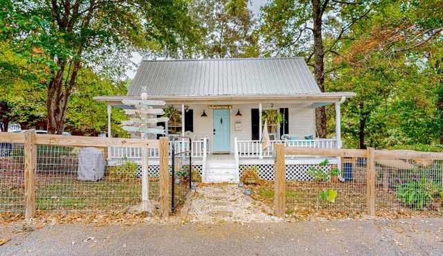 Cozy Blue Ridge Cottage, Close to Hiking!