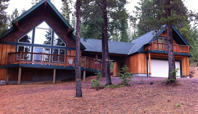 Cozy Cabin Retreat near Crater, Crescent, & Odell Lakes