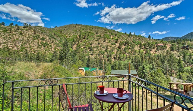 Cozy CO Rocky Mountain Retreat Near Pikes Peak!