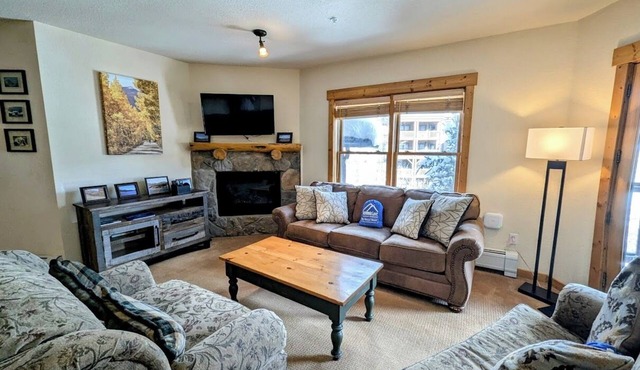 Cozy Condo, Balcony w/Scenic Views & Bike Path