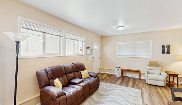 Cozy dog-friendly studio, fast WIFI, A/C and in-unit washer & dryer