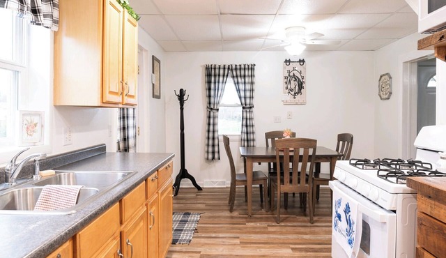 Cozy home, in Amish country! 3 miles from Lehmans Hardware