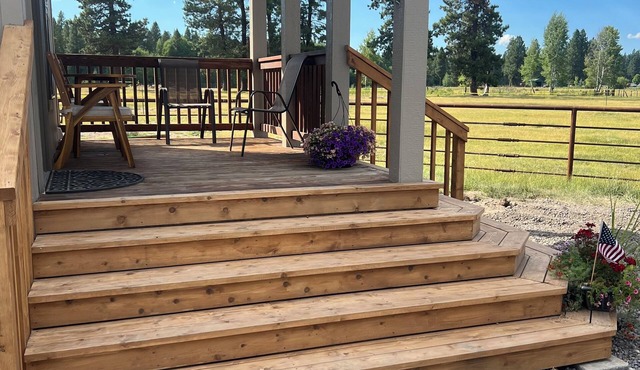 Cozy home on Cattle Ranch, close drive to Crater Lake National Park entrance.