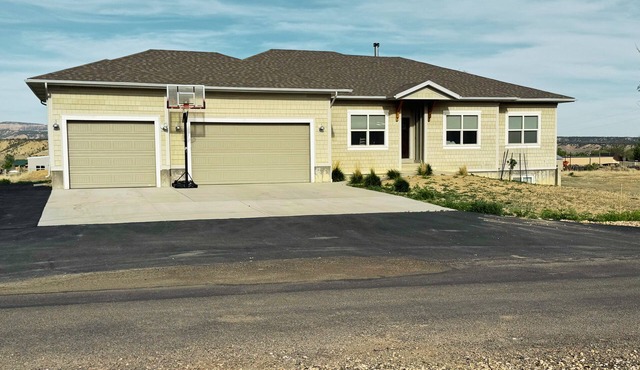 Cozy Home retreat in Tropic, minutes from Bryce Canyon National Park.