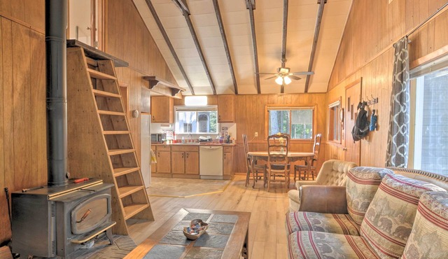 Cozy Klamath Falls Home Near Fishing & Parks!